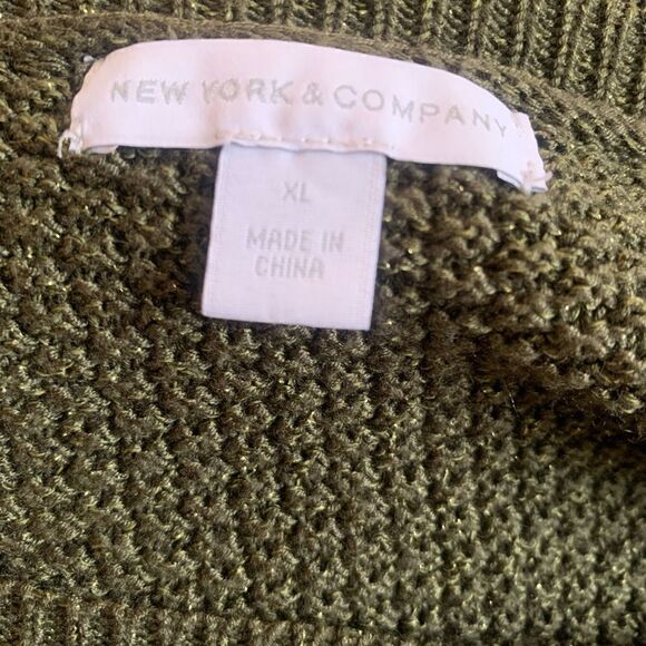 New York and company woman’s used sweater perfect to use for the holidays - Picture 5 of 5